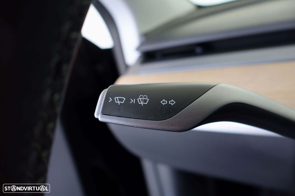 Tesla Model Y Performance Tração Integral - 21