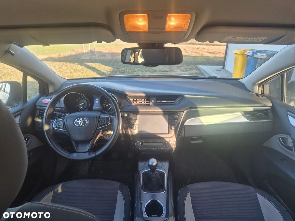 Toyota Avensis 1.8 Premium - 15