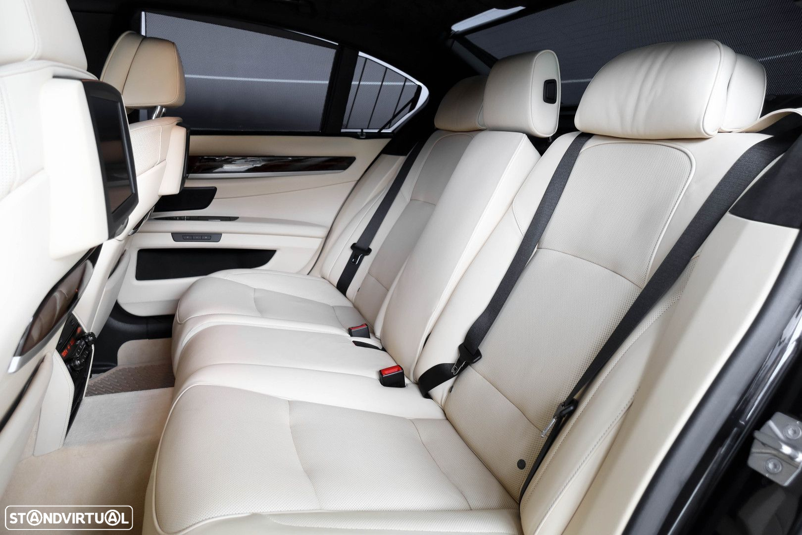 BMW 760 i Pack M - 22