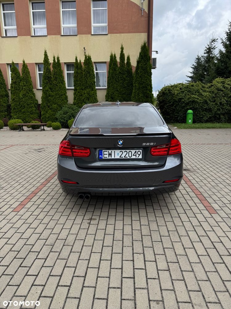 BMW Seria 3 328i - 10