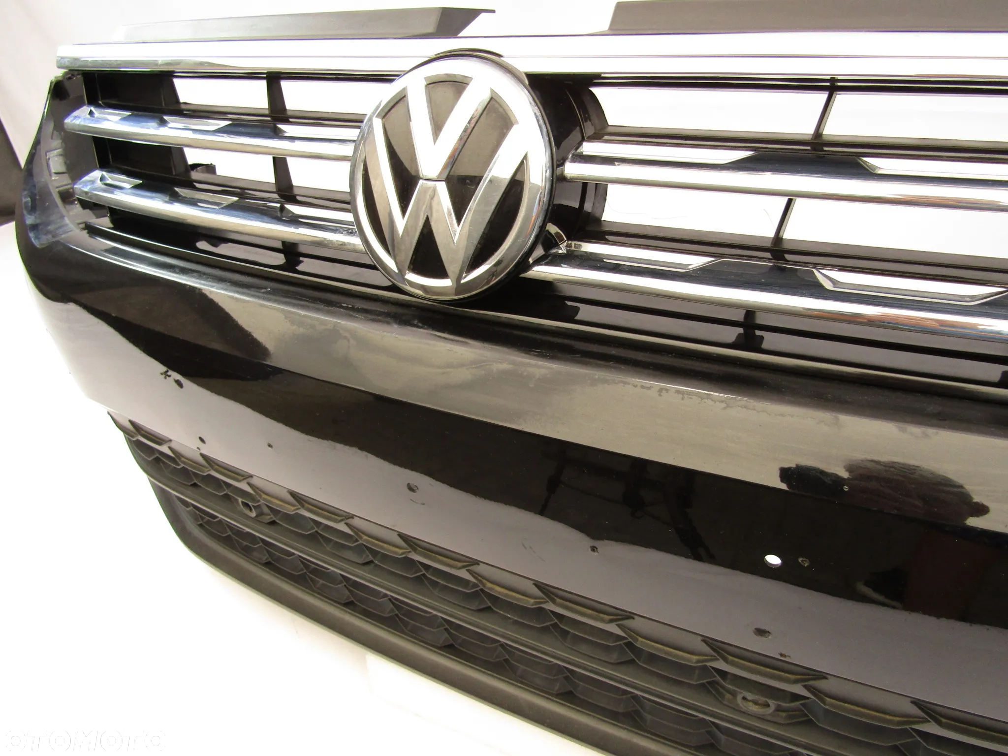 Zderzak przedni VW Tiguan 5NA 16 - 20 Sprysk. / Pdc-4 Lakier LC9X - 9