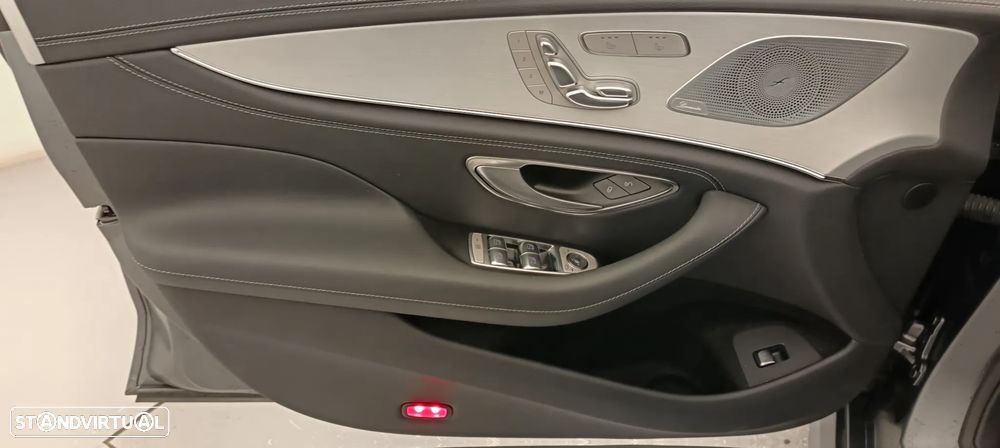 Mercedes-Benz CLS 300 d 4Matic - 28