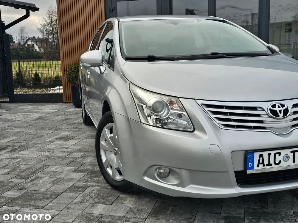 Toyota Avensis 1.8 Comfort - 18
