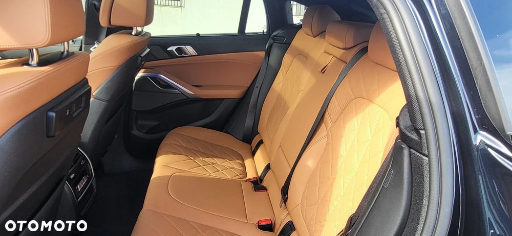 BMW X6 M50i - 11