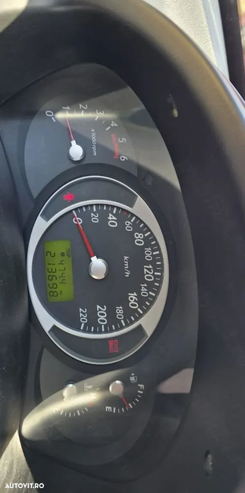 Hyundai Tucson 2.0 CRDI VGT GLS 2WD MT CLASSIC - 4