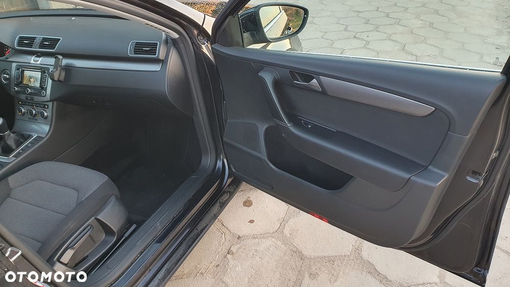 Volkswagen Passat 2.0 TDI BlueMotion Technology Comfortline - 12