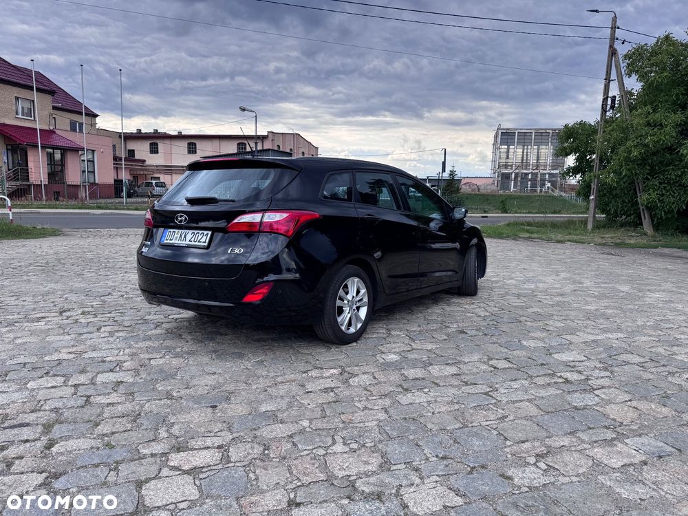 Hyundai i30 i30cw 1.6 CRDi Fifa World Cup Edition - 5