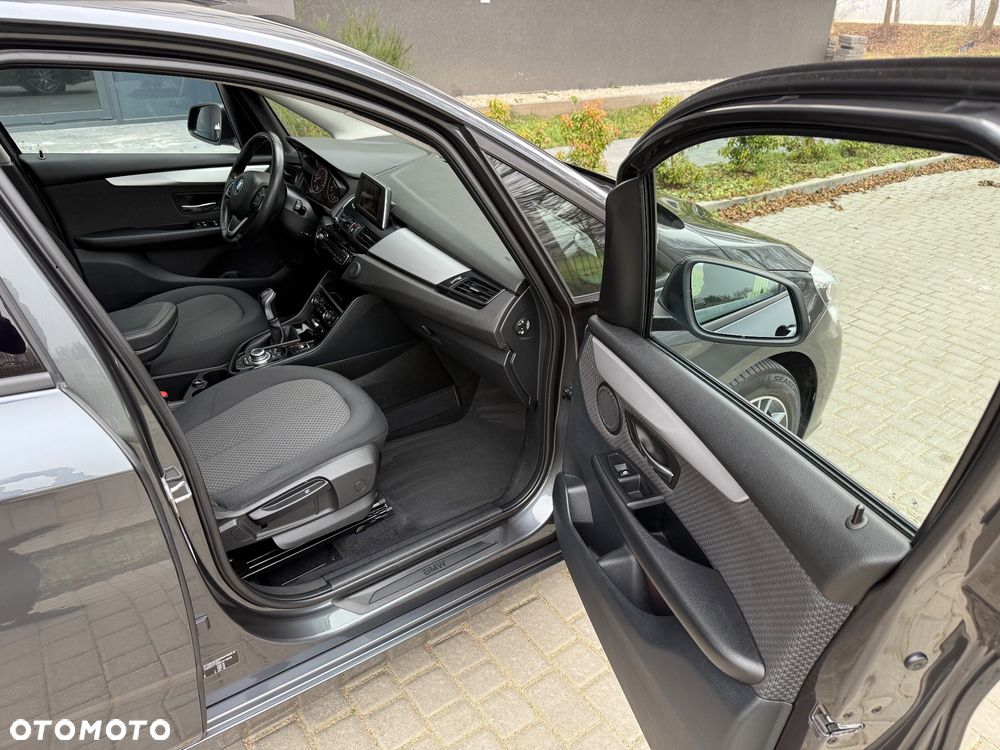 BMW Seria 2 218d - 32