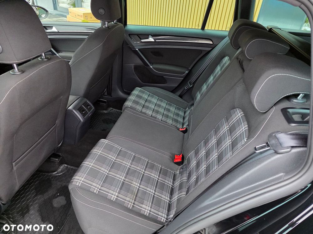 Volkswagen Golf - 15