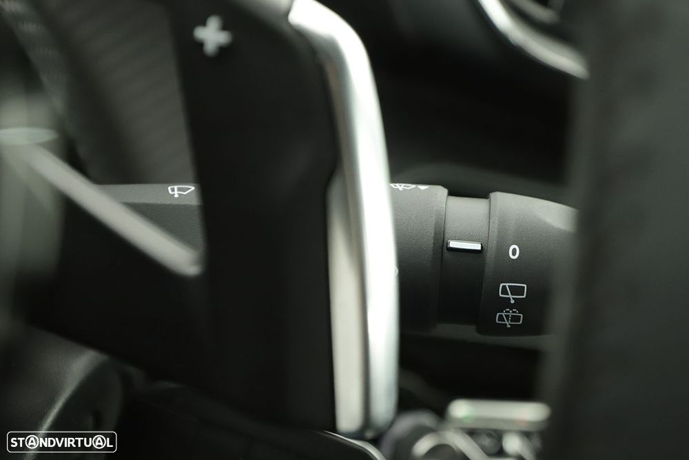 Peugeot 2008 1.2 PureTech Allure EAT8 - 17