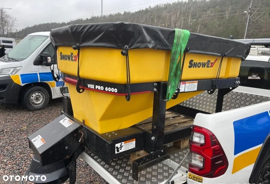 Piaskarka Solarka Posypywarka Epoke Schmidt Nido SnoWay Snowex Hilltip multicar dostawczy pickup Pick-Up bus