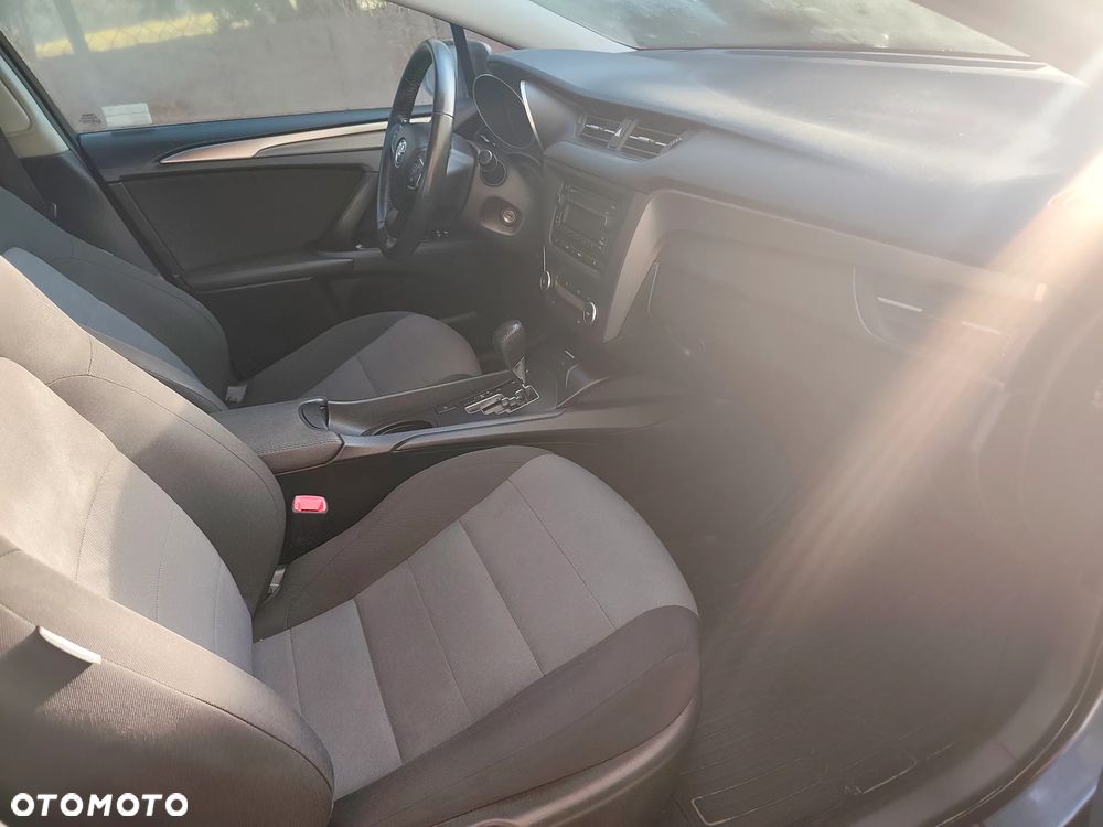 Toyota Avensis 1.8 Sol MS - 8