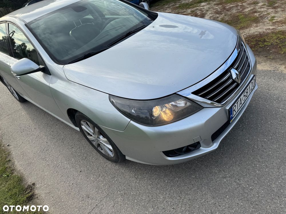 Renault Latitude 2012 photo 2