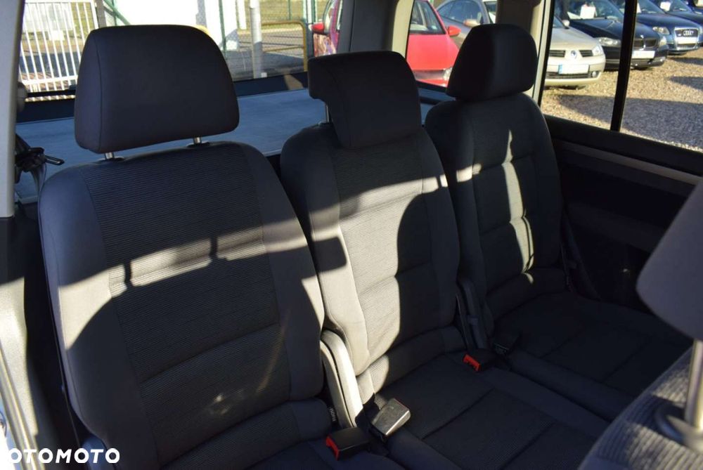 Volkswagen Touran - 21