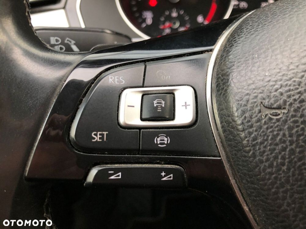 Volkswagen Passat - 25