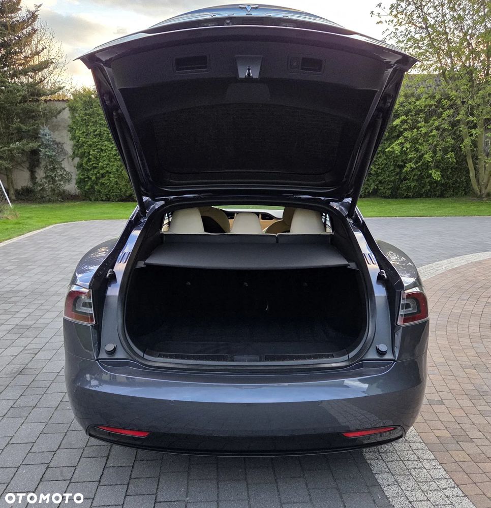 Tesla Model S - 19