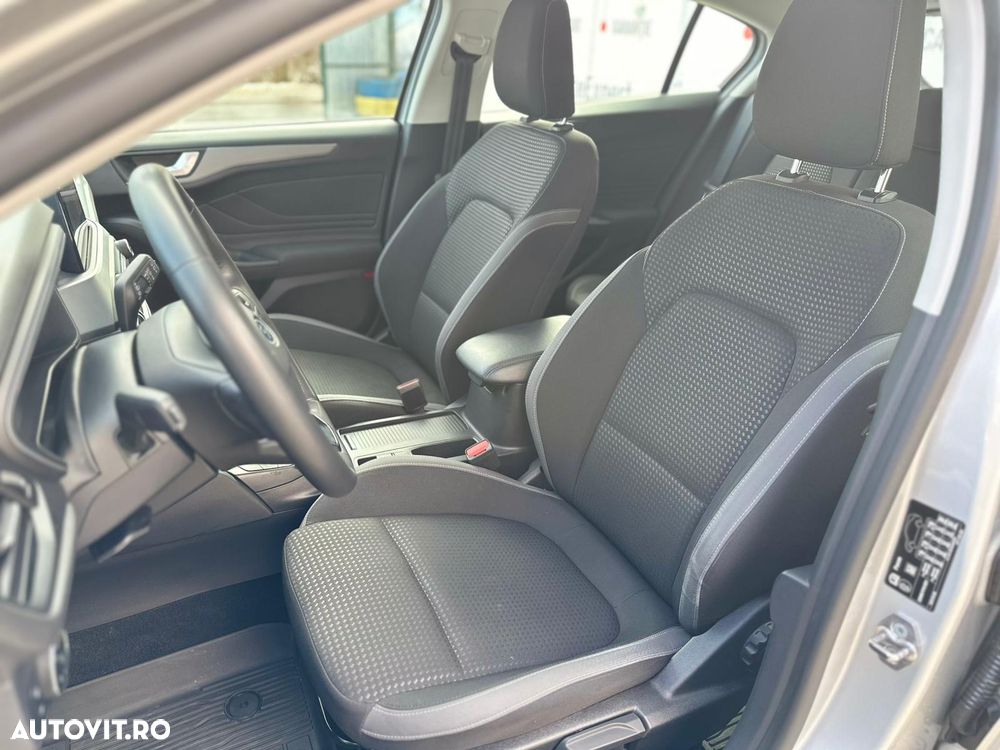 FORD Focus 2022 — imagine 8
