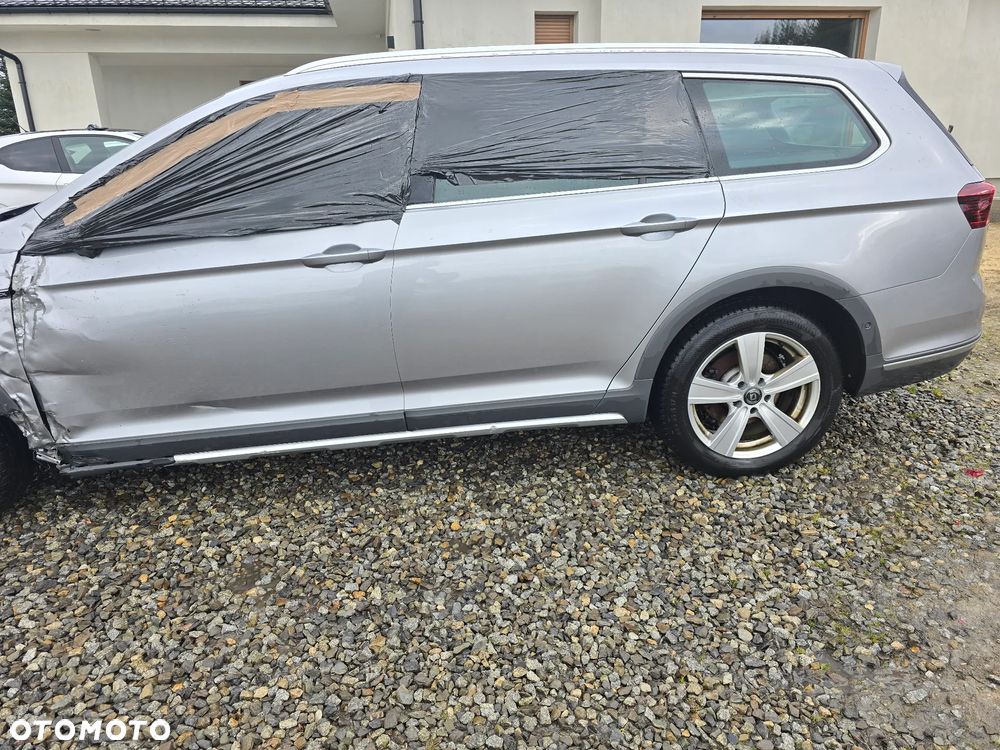 Volkswagen Passat Alltrack 2.0 TDI SCR DSG 4Motion - 8