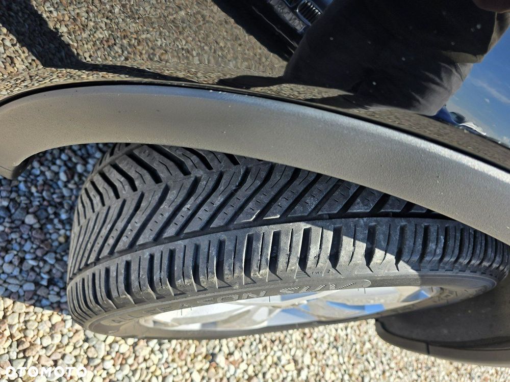 Ford Kuga 2.0 TDCi 2x4 Titanium - 37