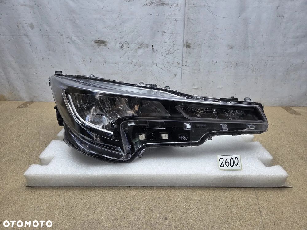 Toyota Corolla E21 od 18r 8111002960 lampa prawy prawa przód przednia Led - 1