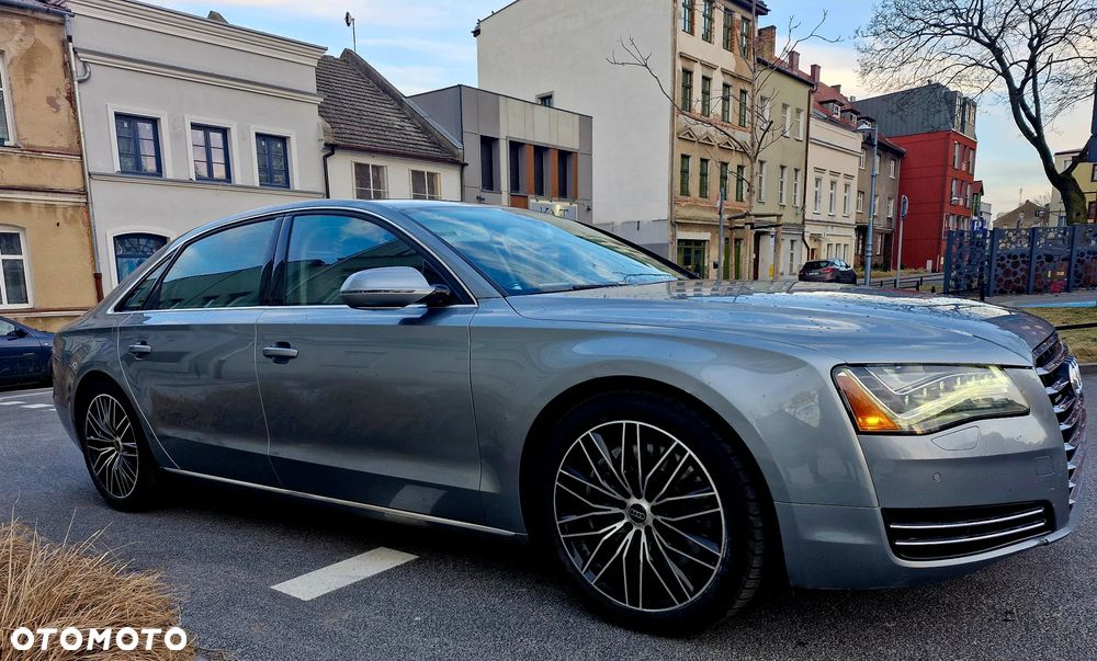 Audi A8 2011 photo 2