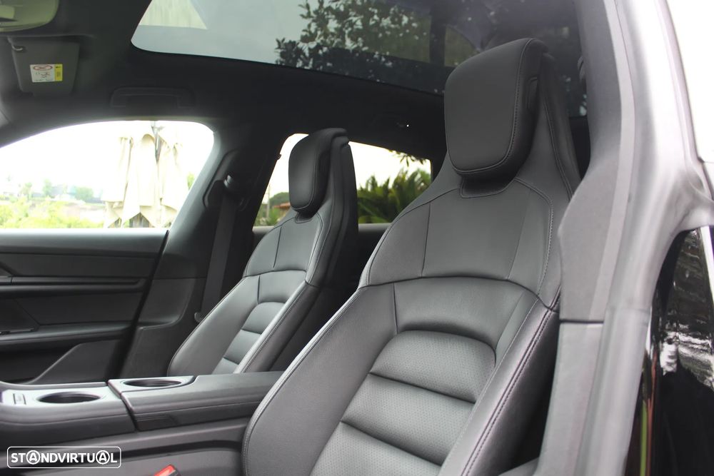 Porsche Taycan Cross Turismo 4 - 16