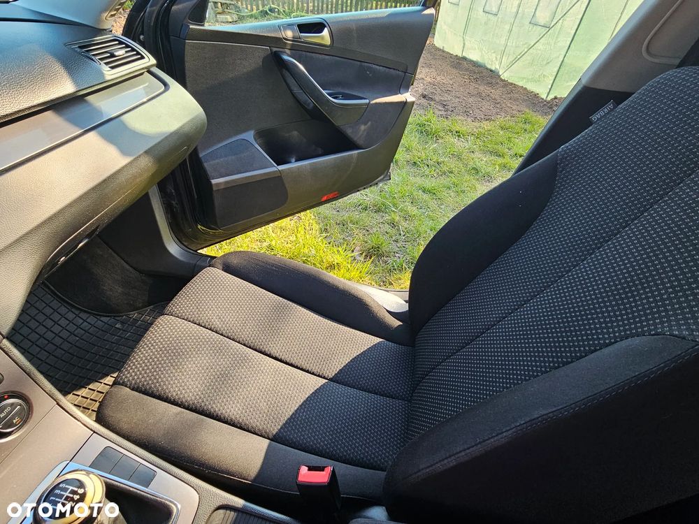 Volkswagen Passat 2.0 TDI DPF Comfortline - 24