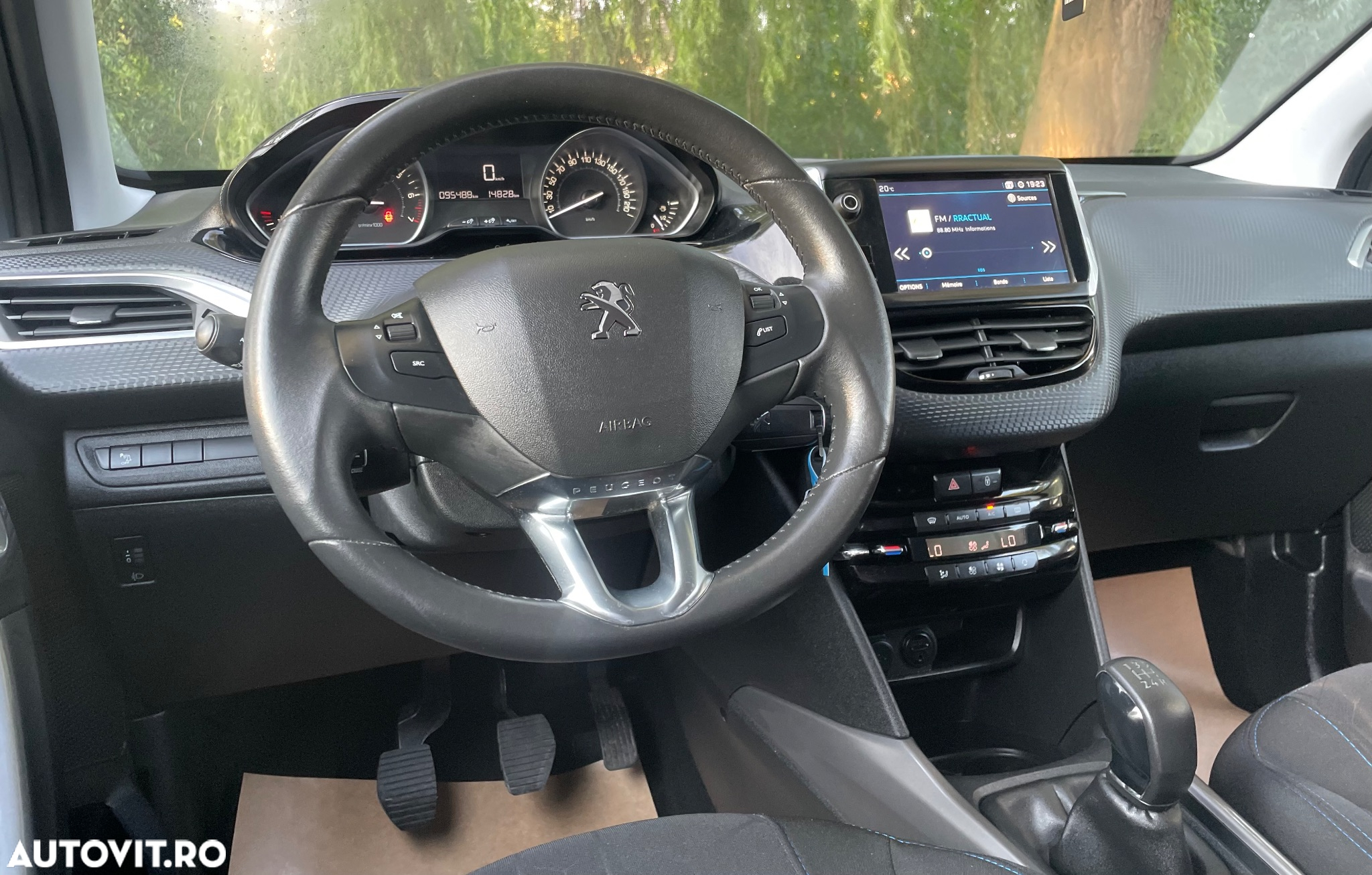 Peugeot 2008 PureTech 100 Stop&Start Allure Pack - 37
