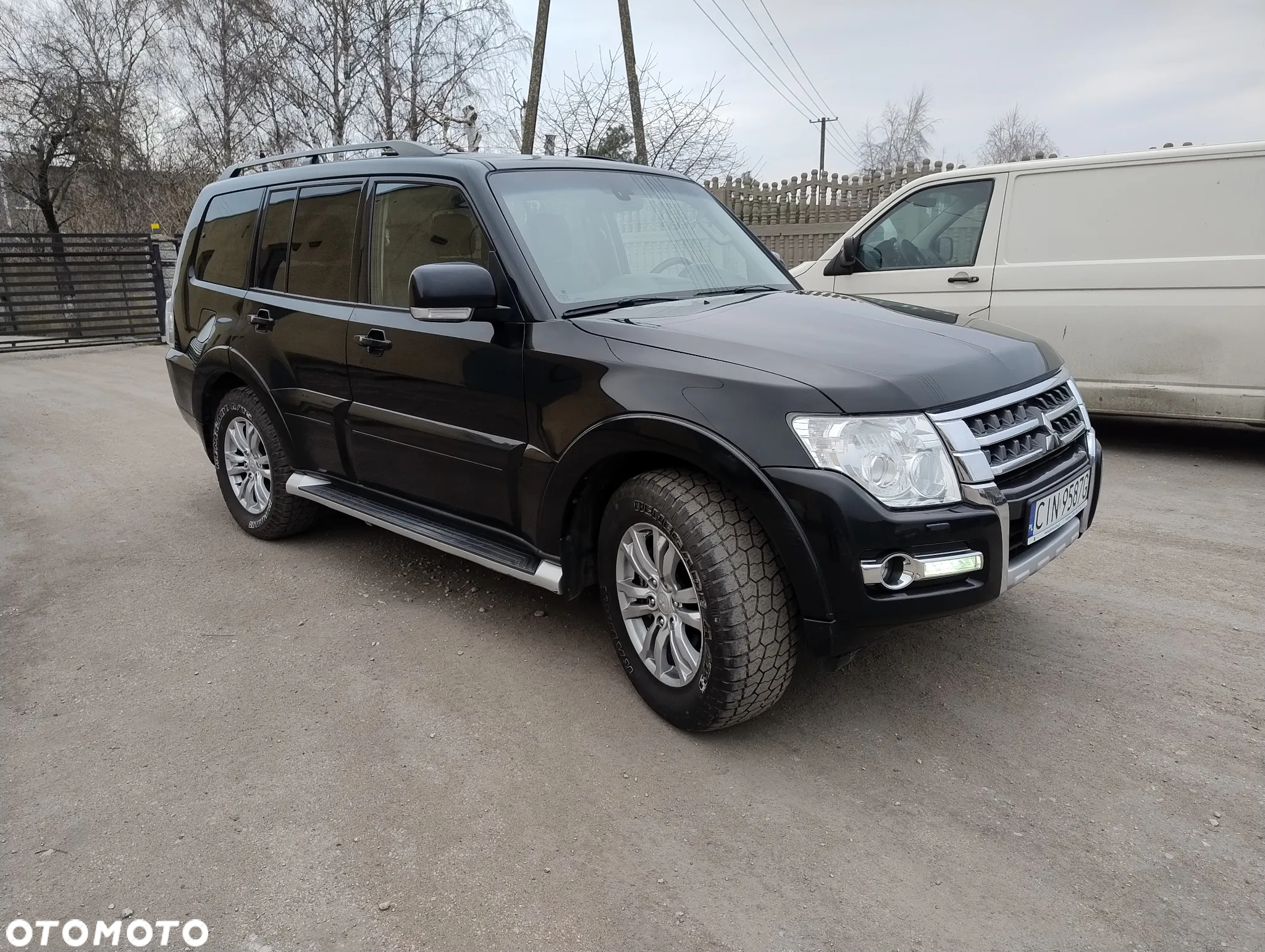 Mitsubishi Pajero - 2