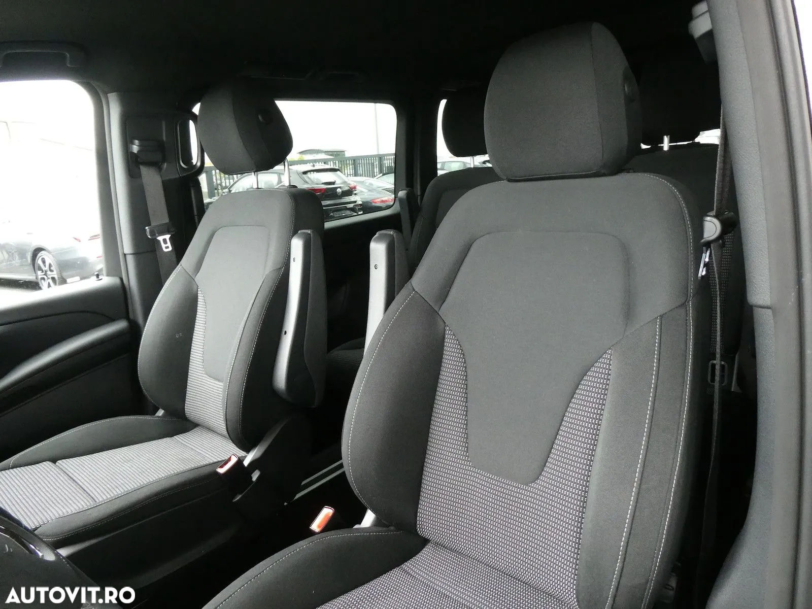 Mercedes-Benz V 300 d Combi Extra-lung 237 CP AWD 9AT - 10