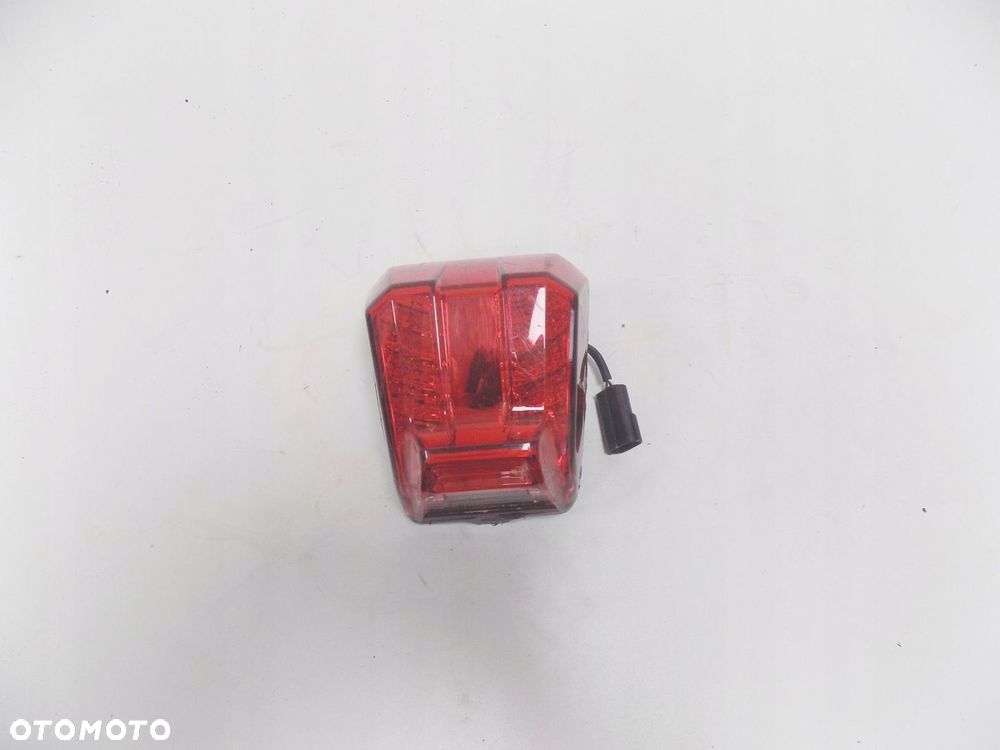 TRIUMPH TIGER 800 XCX LAMPA TYLNA TYŁ - 1