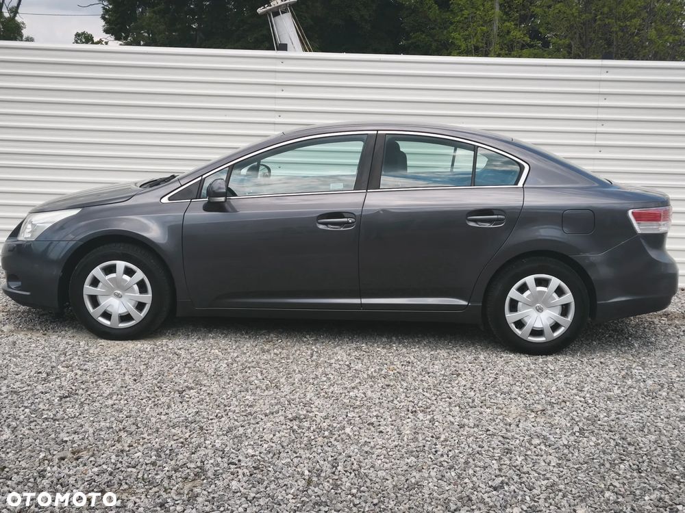 Toyota Avensis 1.6 Luna - 2