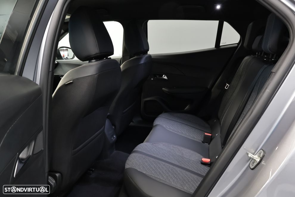 Peugeot 2008 1.2 PureTech Allure - 23