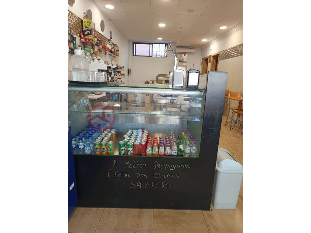 Trespasse de café, pronto a funcionar no Feijó, Almada - Grande imagem: 5/17
