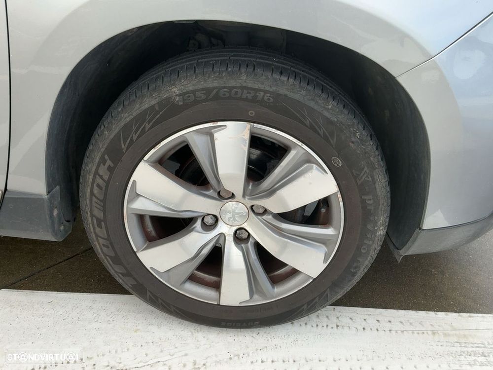 Peugeot 2008 1.2 VTi Allure - 12