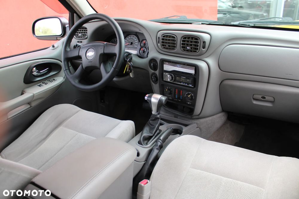 Chevrolet Trailblazer 4.2 LS - 29