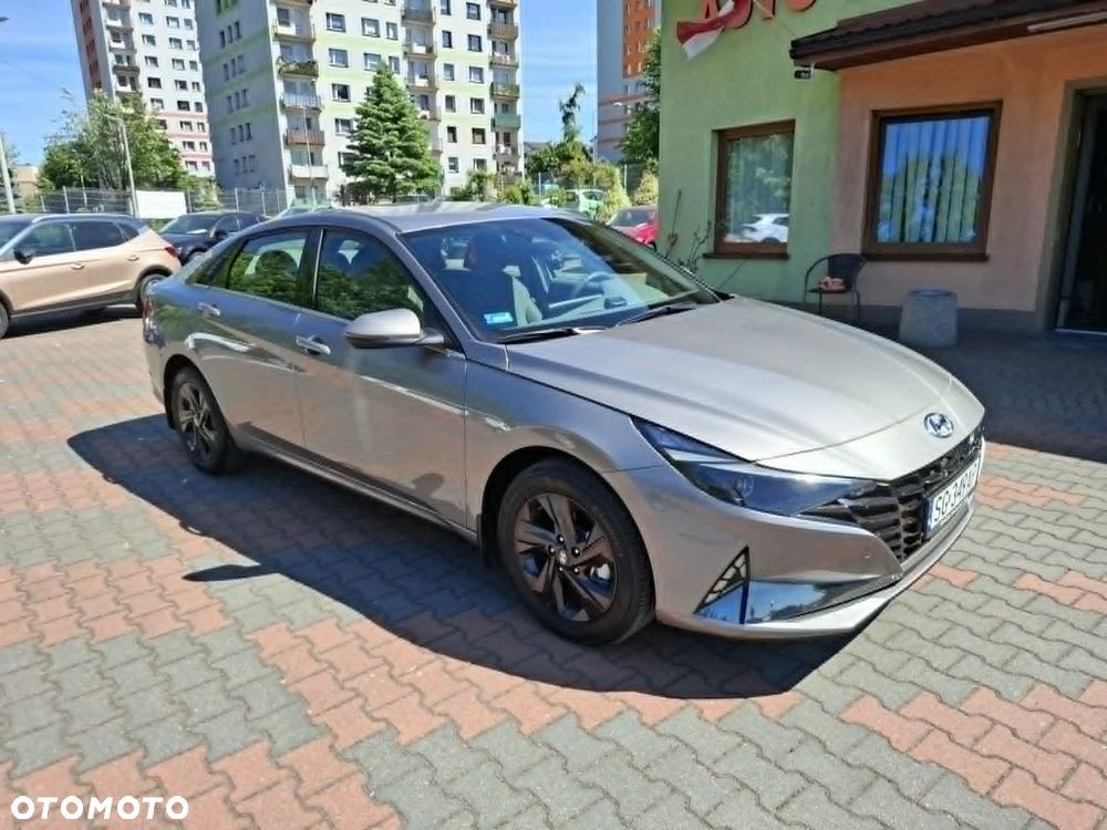 Hyundai Elantra - 2