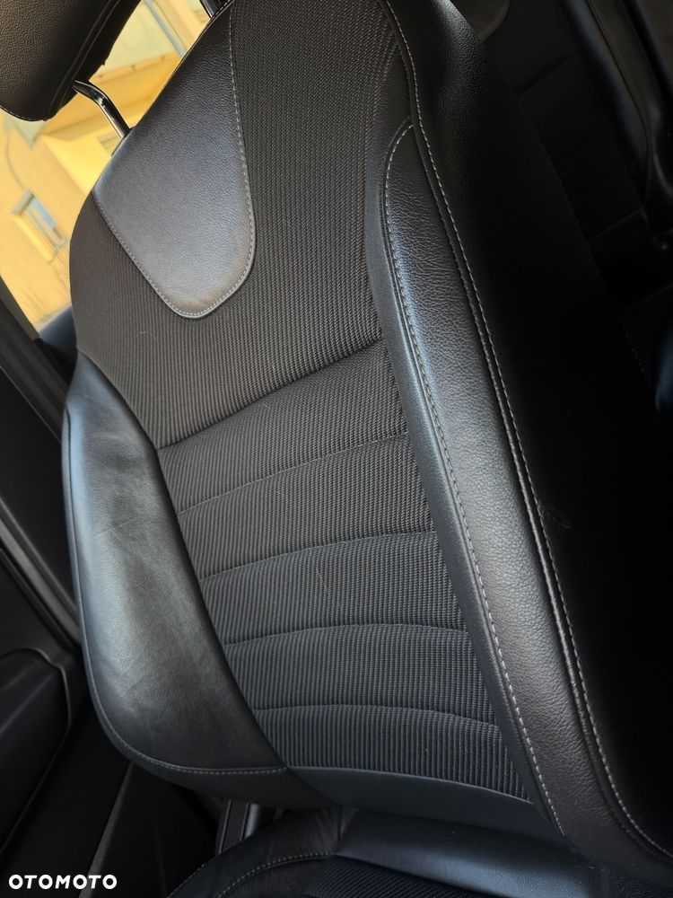 Ford Kuga 2.0 TDCi 4x4 Titanium - 29