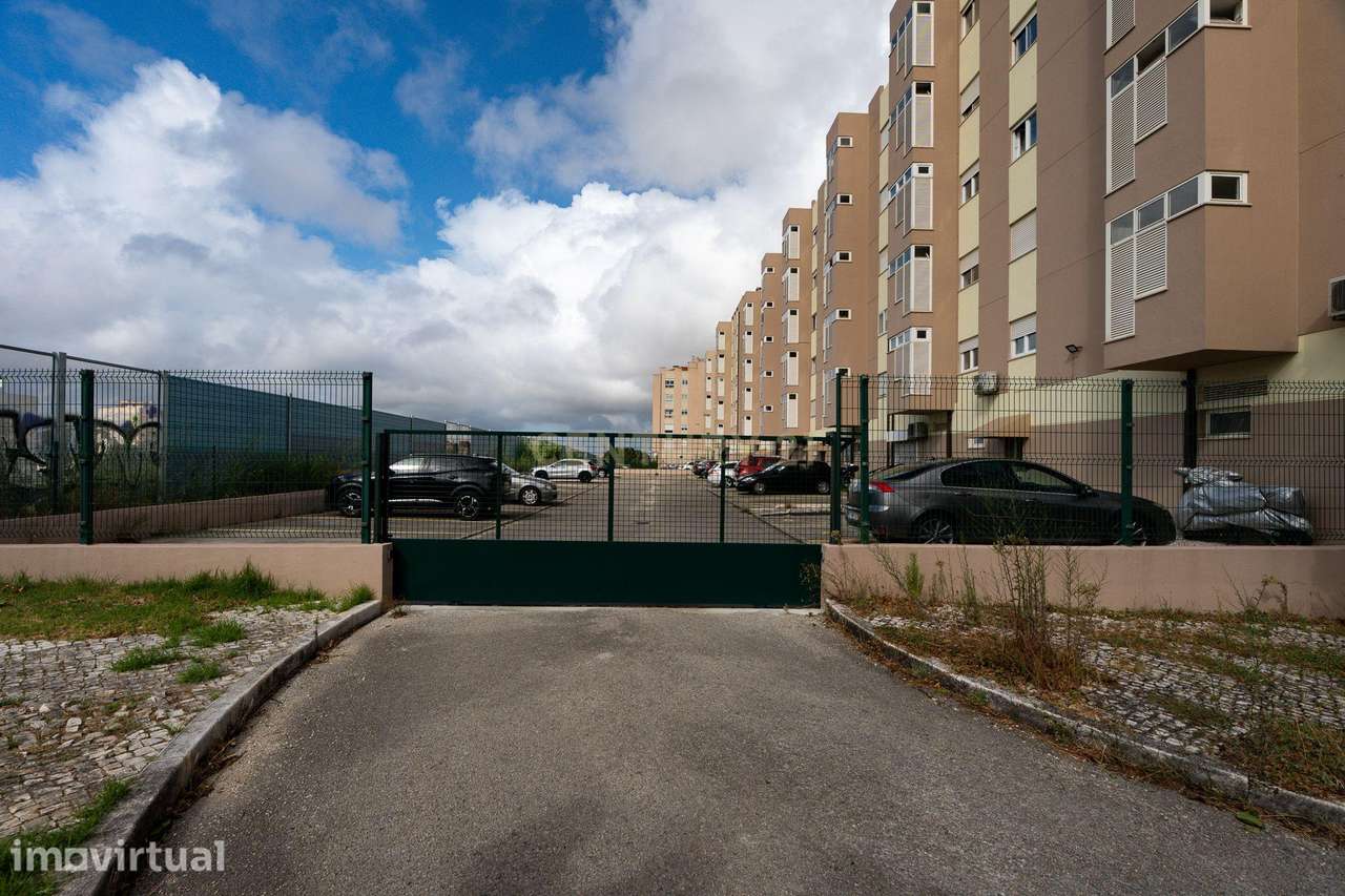 Garagem, Lumiar, Rua Frederico George - Alto da Faia - Grande imagem: 3/9