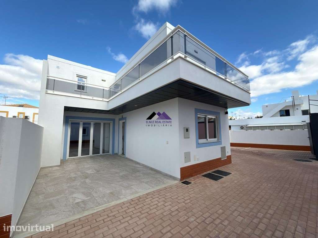 Moradia T0+4 com Garagem e Acesso Direto à Praia - Manta Rota - Grande imagem: 2/59
