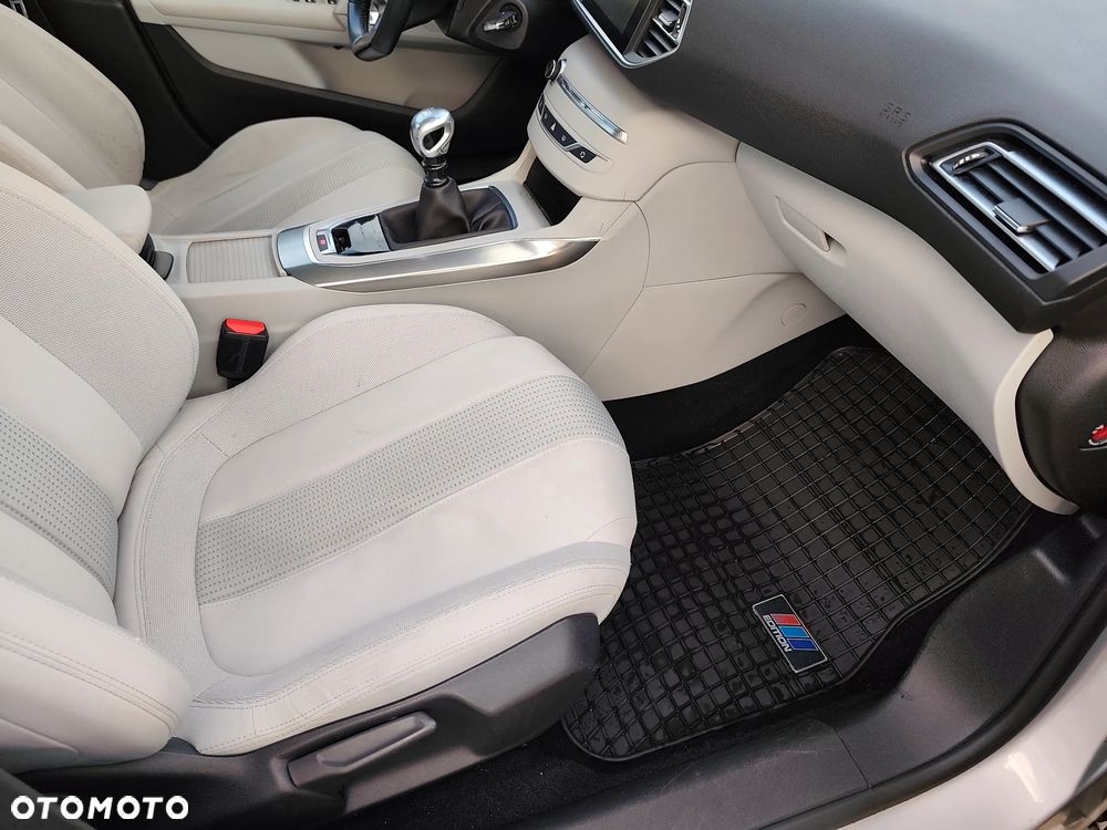 Peugeot 308 1.6 THP Allure - 26