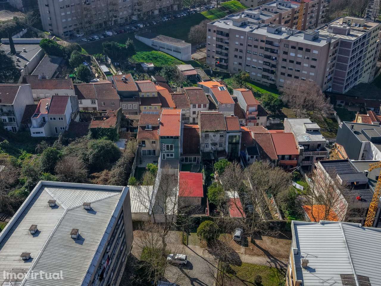 Excelente moradia para investimento em pleno centro histórico de Braga - Grande imagem: 4/33