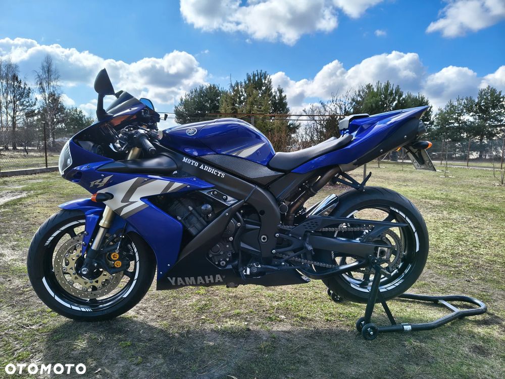 Yamaha R1 - 2