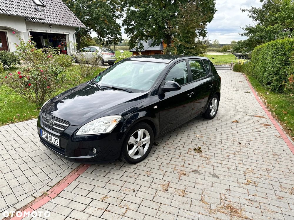 Kia Ceed - 1