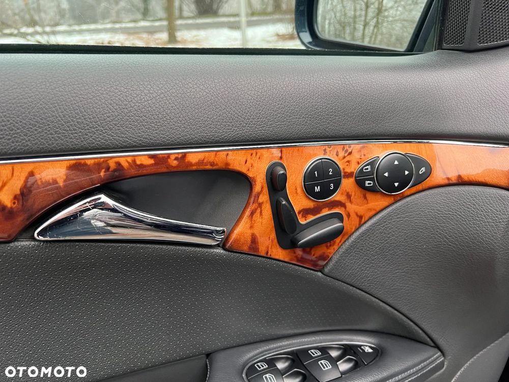 Mercedes-Benz Klasa E 320 T Elegance - 24