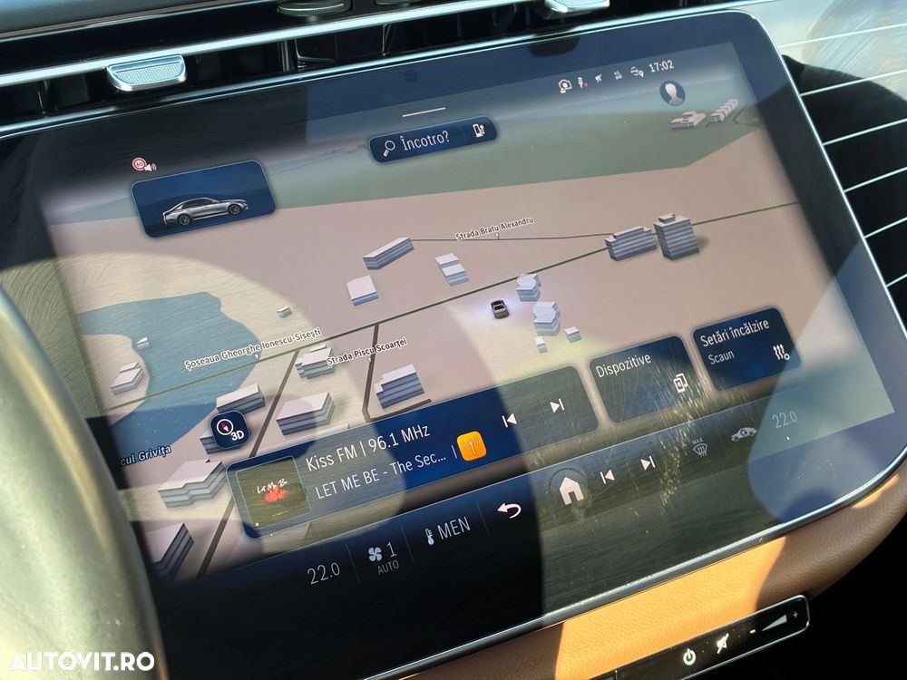 Mercedes-Benz E 300 4MATIC PHEV - 17