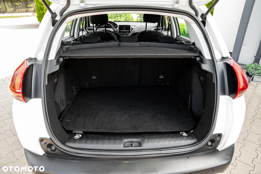 Peugeot 2008 1.6 BlueHDi Allure S&S - 19