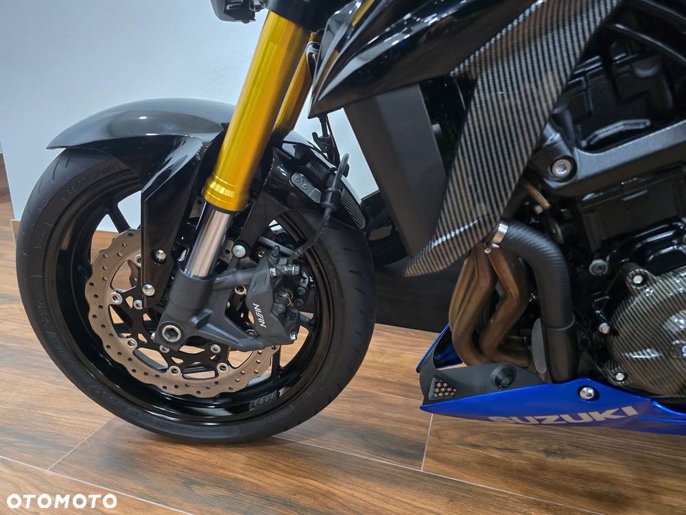 Suzuki GSX - 19