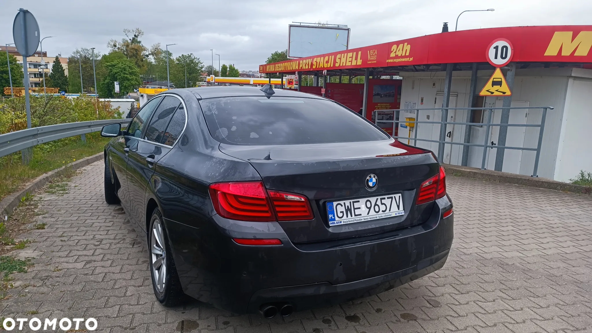 BMW Seria 5 525d xDrive - 13