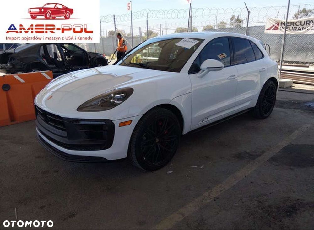 Porsche Macan - 1